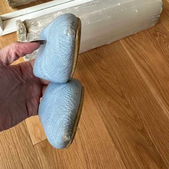 Light Blue Flat Pointy-Toe Mules Vegan Snakeskin, size 9 - Picture 4 of 4